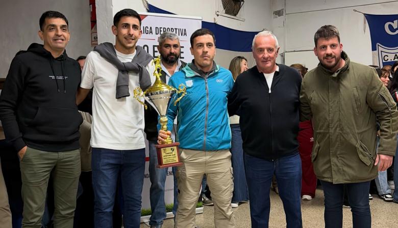 La Liga Deportiva del Oeste premió a los campeones de la temporada y reconoció a los protagonistas del fútbol local