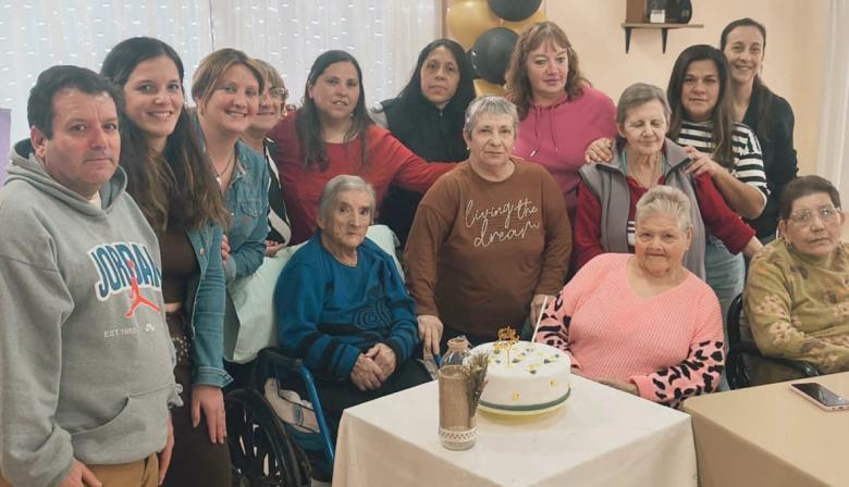 El Hogar Municipal de Ancianos "Papa Francisco" de Leandro N. Alem celebró sus 16 años de vida
