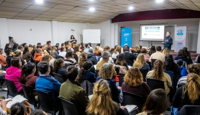 Más de 130 emprendedores participaron de una capacitación sobre nuevas tendencias en marketing en Junín
