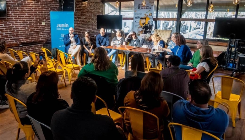 Bibliotecas populares de Junín debatieron sobre su rol comunitario en la Feria del Libro