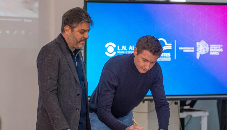 Ferraris firmó un convenio para crear un nuevo Centro Universitario en Alberdi