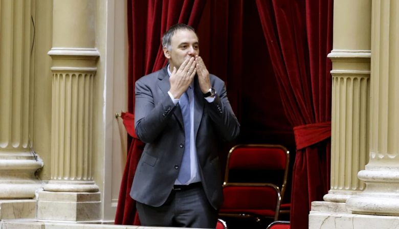 La Justicia envió un requerimiento a Manuel Adorni para que justifique su patrimonio