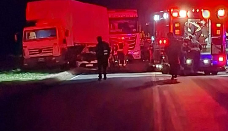 Fatal accidente en la Ruta 188: dos camiones y dos autos involucrados