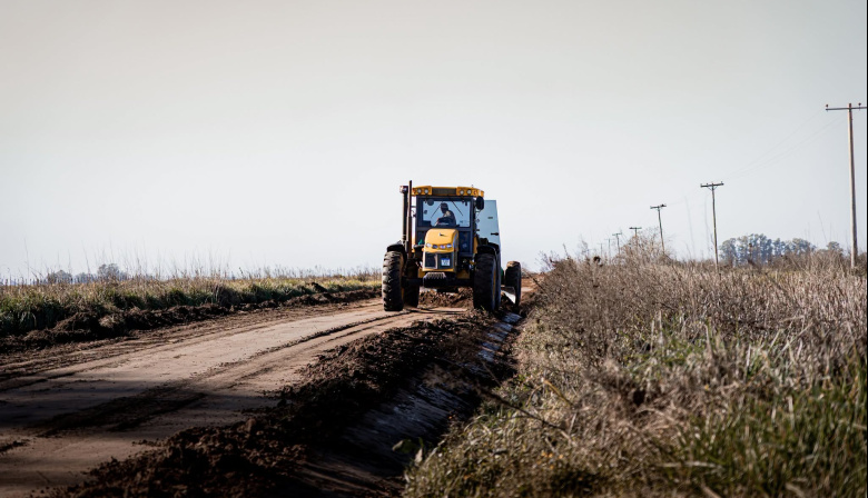 General Viamonte continúa con los trabajos de mantenimiento en los caminos rurales
