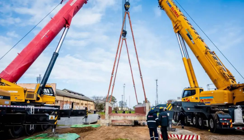 Se colocó el último puente del paso bajo nivel de calle Rivadavia y la obra ya alcanza el 65%