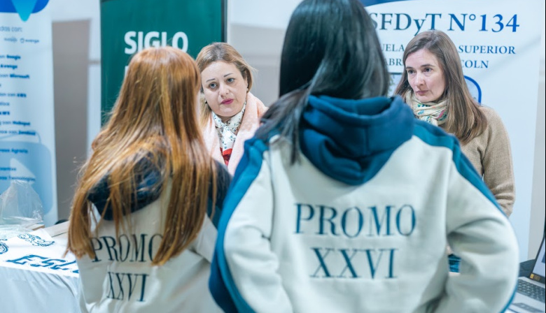 Jóvenes de todo el distrito participaron del encuentro “Tu futuro, hoy” en Lincoln