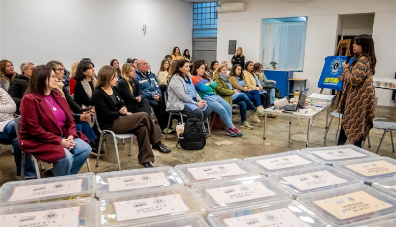 El Municipio y el Club de Leones entregaron cajas sensoriales para la contención infantil en espacios comunitarios