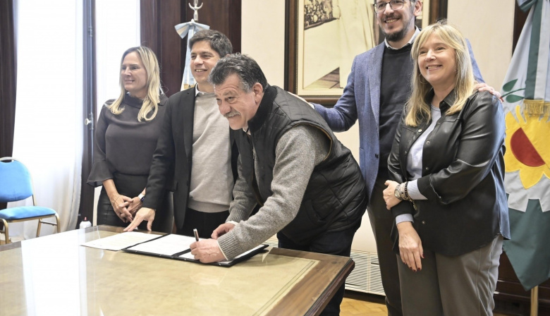 Barenghi firmó el convenio de Provincia Leasing para adquirir nuevo equipamiento para servicios públicos