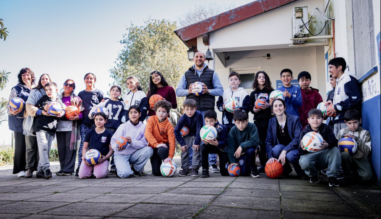General Viamonte entregó material deportivo a las escuelas primarias del distrito