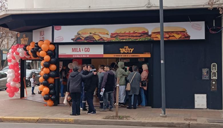 Junín vive un boom de la comida rápida: abren nuevas hamburgueserías y las grandes cadenas cambian el mapa gastronómico