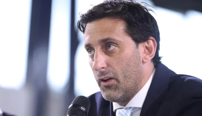 “Milito, hijo de p...”, hinchas de Racing cantaron insultos contra su presidente tras la derrota ante Tigre