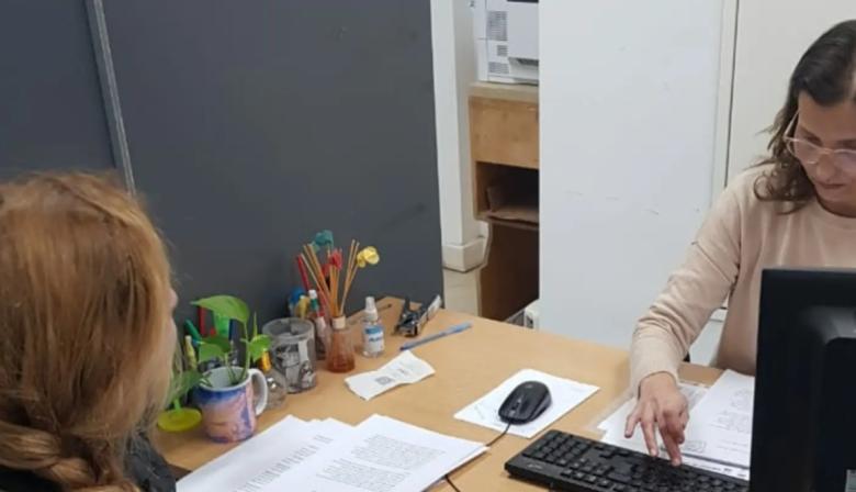 Presentaron en Junín un proyecto para instalar redes que retengan residuos en canales fluviales