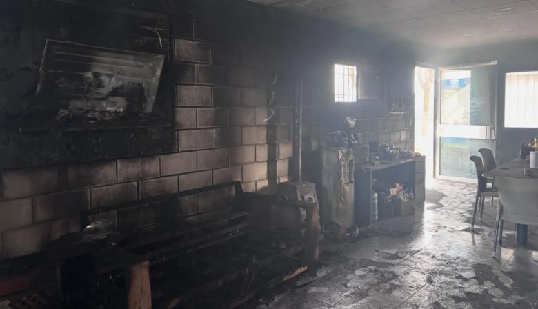 Un incendio destruyó la pensión de Villa Belgrano y golpeó fuerte a la institución