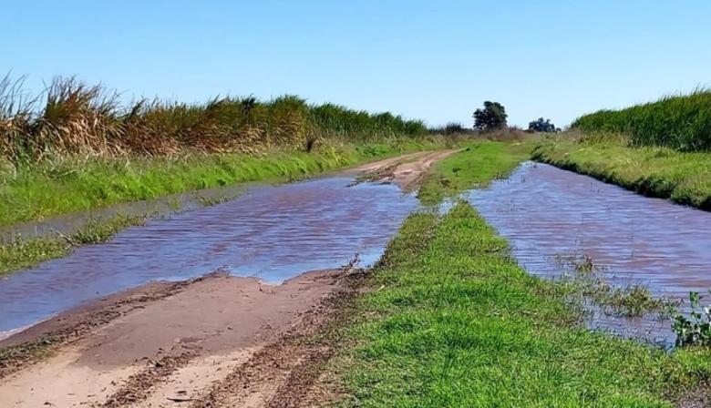 Voluntarismo: afirman que la reparación privada de caminos rurales puede causar desastres hídricos