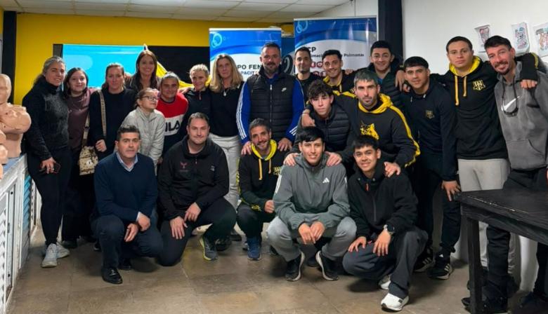 El Municipio y el Grupo Fénix capacitaron en RCP al Club River Plate para fortalecer la prevención en el deporte