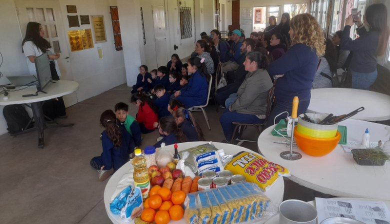 Se realizó un taller de nutrición familiar y cocina saludable en el Hogar San Miguel