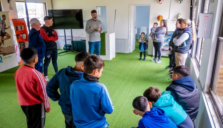 Chicos de La Favela se realizaron controles gratuitos para obtener la libreta de salud deportiva