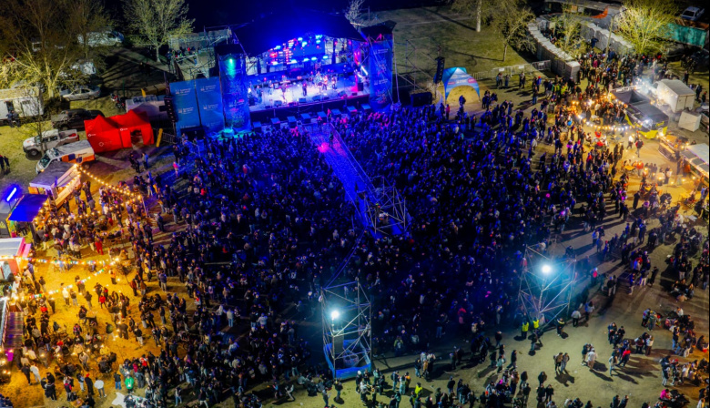 Una multitud celebró el Día de la Primavera en Junín