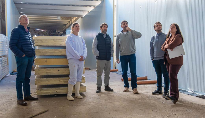Fiorini visitó la Avícola “Santa Bárbara” y destacó su crecimiento y el impacto en la localidad