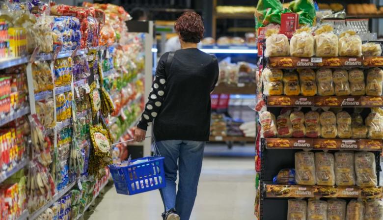 El consumo no sale a flote y continúan las disparidades: cómo se comportó en los supermercados, mayoristas y shoppings