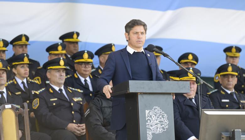 Más de 2.000 cadetes de la policía provincial juraron fidelidad a la bandera nacional