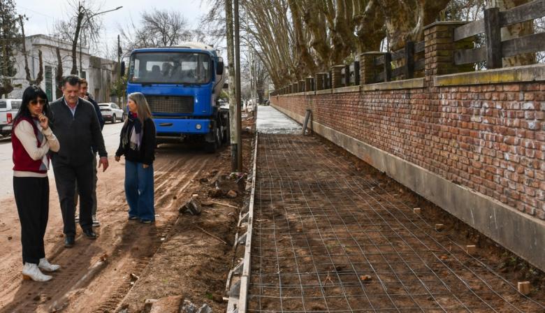 Inició la obra de construcción de nuevas veredas en la Escuela Normal de Bragado