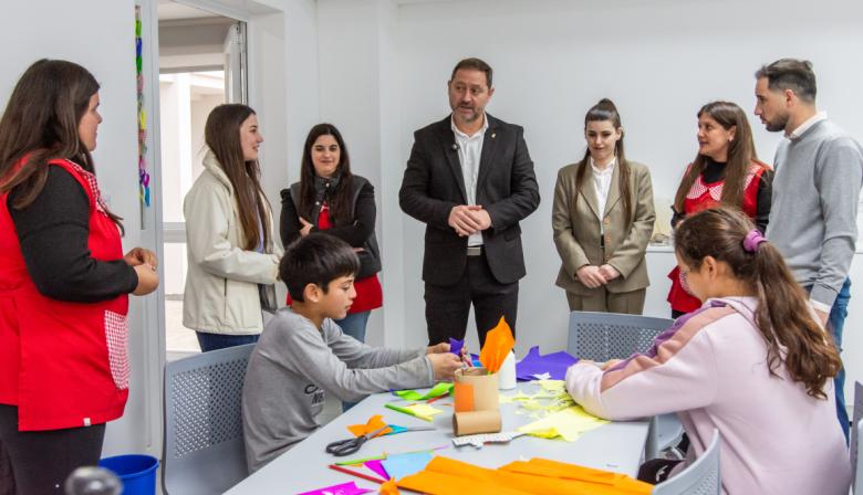 Serenal y funcionarios visitaron los centros educativos municipales