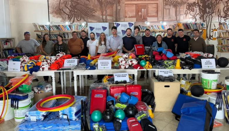 Más de 200 pelotas y nuevo equipamiento: Ameghino refuerza a sus clubes deportivos