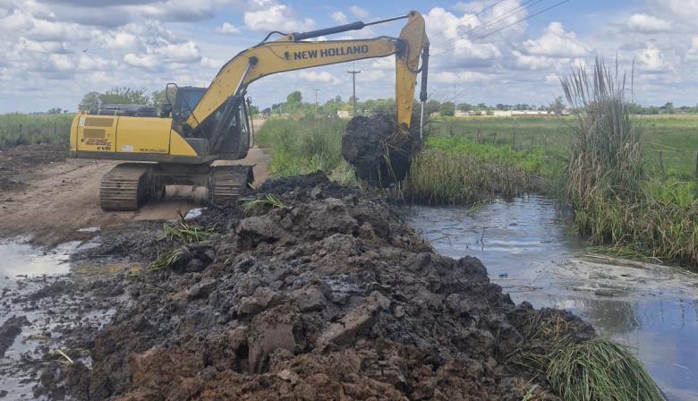 Lincoln: rehabilitaron un camino rural tras más de 20 días de trabajos y denunciaron canales clandestinos