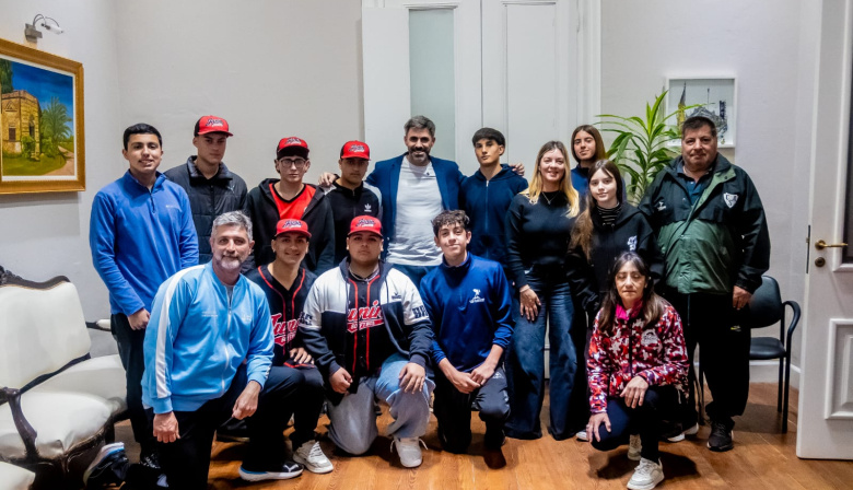 Juegos Bonaerenses: Juan Fiorini recibió a deportistas de Junín que competirán en las finales