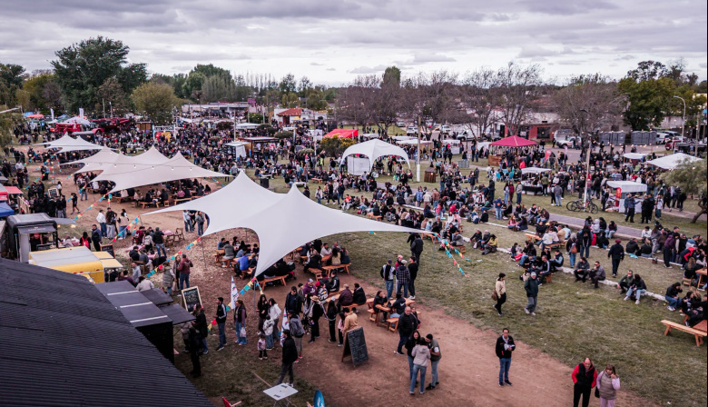 Los Toldos celebró la séptima edición del Festival del Queso con gastronomía, música y producción regional