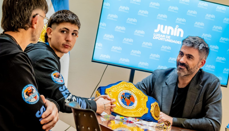 Juan Manuel “La Peste” Bruno fue recibido por el Municipio tras consagrarse campeón continental de kickboxing
