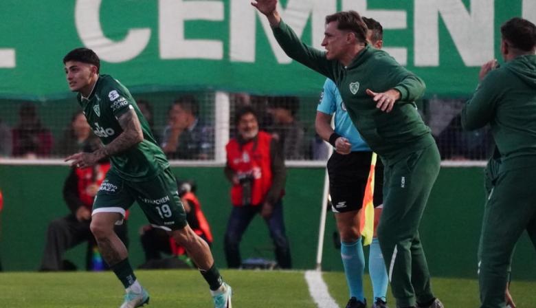 A pesar de todo, Sarmiento va: mucha entrega y bronca por el arbitraje