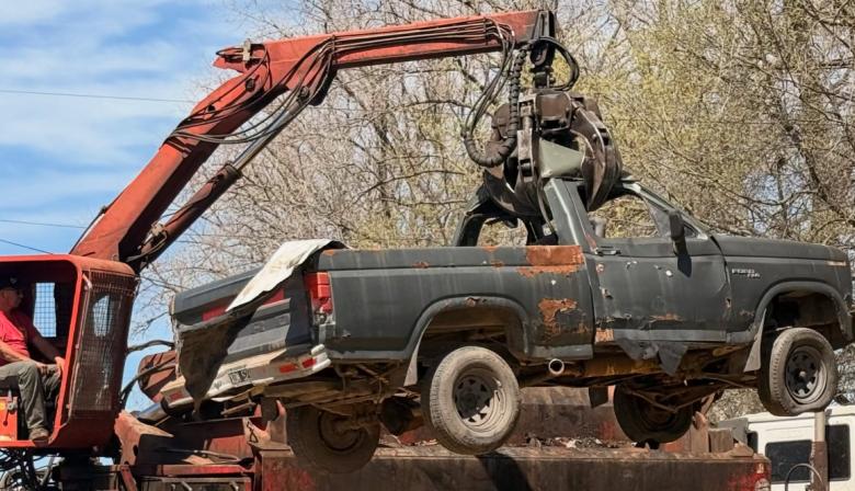 Lincoln avanzó con la compactación de vehículos secuestrados por causas judiciales