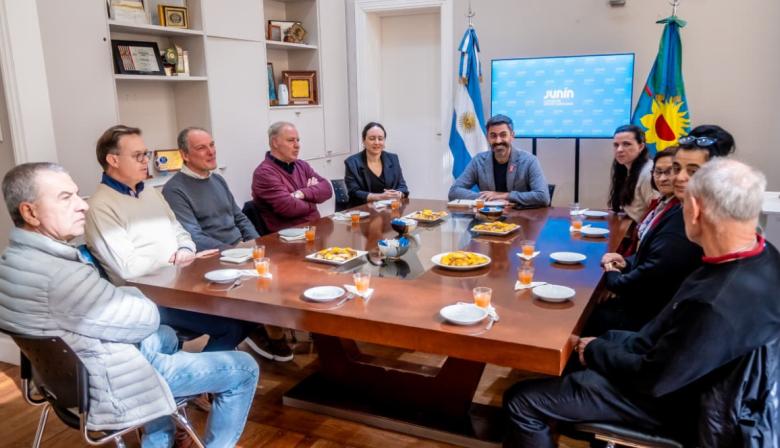Emotivo reconocimiento a empleados municipales de Junín con 30 y 40 años de servicio