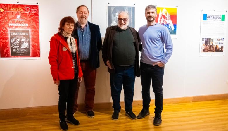 Se inauguró en el MACA la muestra “Blanco y negro en colores”, un encuentro entre el arte gráfico argentino y cerdeño