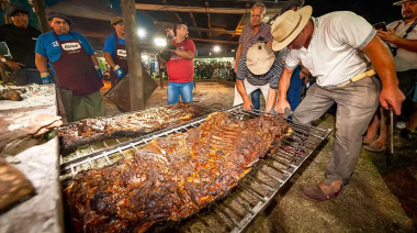 Cómo es el pueblito secreto donde se come el mejor asado con cuero de Argentina