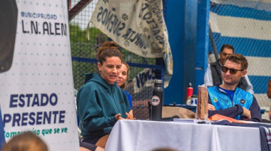 La leona Victoria Granatto brindó una clínica de hockey en Alem