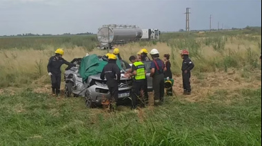 Tragedia en General Villegas: viajaban a celebrar Navidad, chocaron contra un camión y murieron