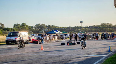 Picadas de autos y motos en el autódromo de Junín