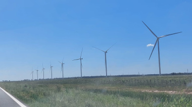 Ya giran los molinos del parque eólico de General Levalle, a la vera de la Ruta 7