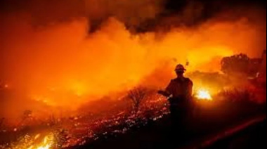 Asciende a 16 la cifra de muertos por incendios forestales en Los Ángeles