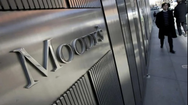 Moody's mejoró la calificación argentina y advirtió que "nuevos desafíos comprometerían el progreso logrado"
