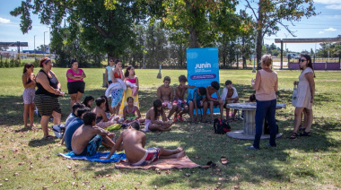 La OMIC y Juventud brindaron charlas sobre consumo responsable a alumnos de las Escuelas de Verano