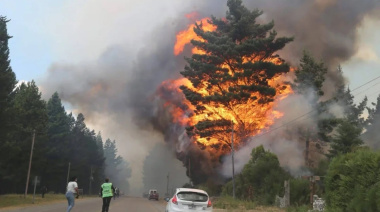 Se refuerzan los operativos para combatir incendios en Epuyén, Atilio Viglione y El Pedregoso