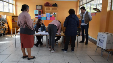 Los ecuatorianos van a las urnas para elegir presidente