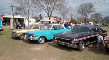 Encuentro de autos clásicos para recaudar útiles escolares