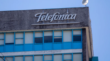 Grupo Clarín compra Telefónica, pero el Gobierno se opone
