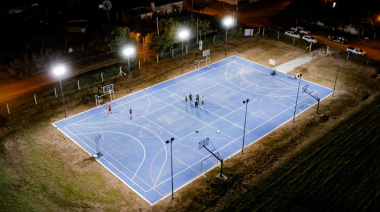 Quedó iluminado el nuevo playón deportivo del CEF 94 de Los Toldos