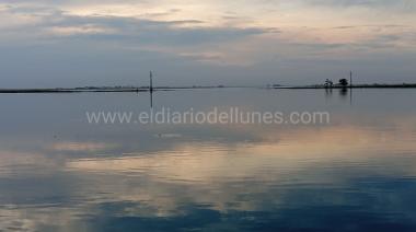 La Laguna de Gómez vuelve a brillar: el agua avanza cada día y borra los rastros de la sequía